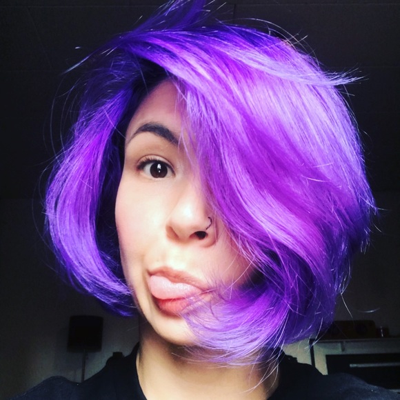 I'm Ali. I have way too many clothes. - Picture 2 of 8